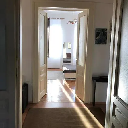Lovely 3-bedroom In Center Of Apartment