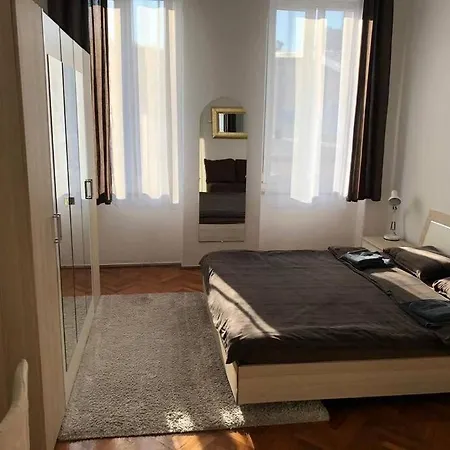 Lovely 3-bedroom In Center Of Pula