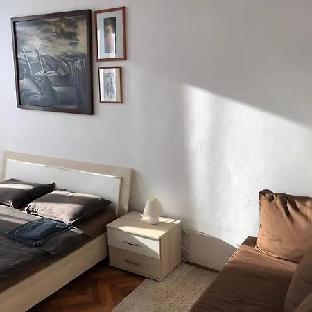 Apartment Lovely 3-bedroom In Center Of *