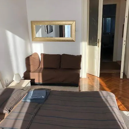 Lovely 3-bedroom In Center Of Apartment Pula