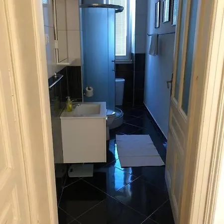 Lovely 3-bedroom In Center Of * Pula