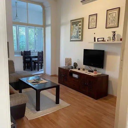 Lovely 3-bedroom In Center Of Apartment Pula
